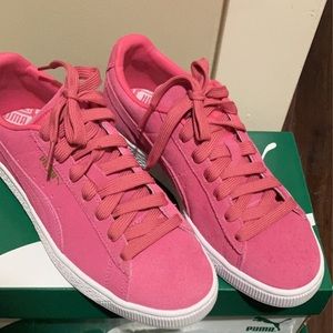 Women’s Pink Puma suede classic sneaker